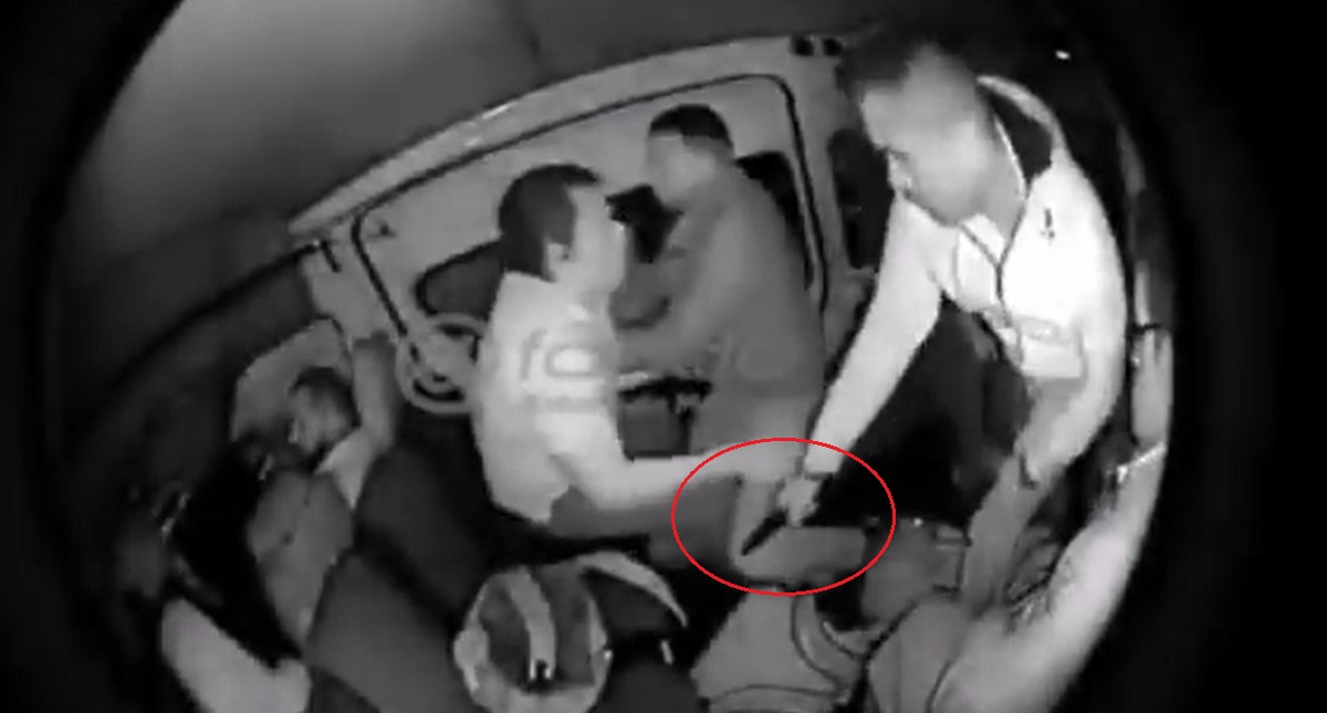 #Video Joven se opone a asalto en combi y pasajeros lo regañan - asalto-en-combi-sobre-la-lopez-portillo