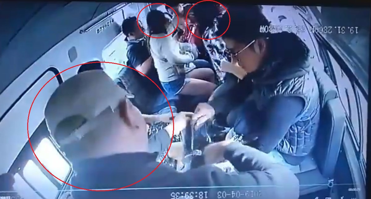 #Video Detienen in fraganti a tres asaltantes de combi en Ecatepec