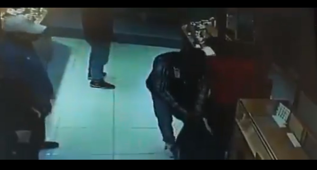 #Video Asaltan joyería en plaza comercial de Metepec