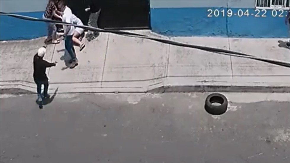 #Video Asaltan a grupo de publicistas en Azcapotzalco