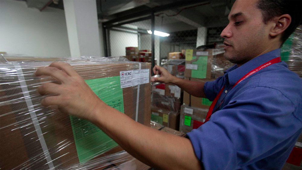 Venezuela recibe primer envío de ayuda humanitaria de la Cruz Roja