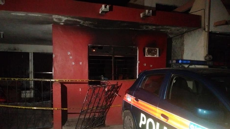 Atacan con bomba molotov casa de expolicía de Nuevo León