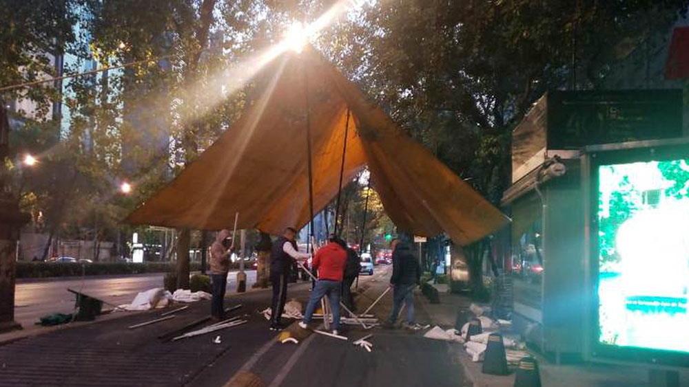 Continúa bloqueo de barzonistas en lateral de Reforma