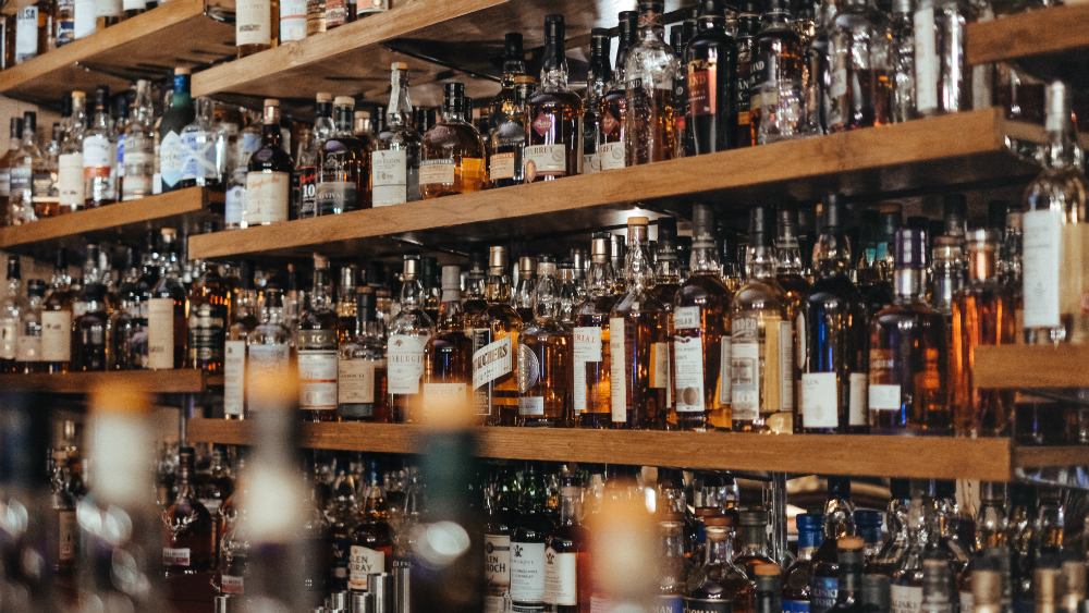 Firman convenio para combatir ilegalidad en bebidas alcohólicas