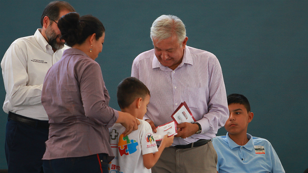Estas son las cuatro becas que ofrece AMLO a niños y jóvenes Estas son las cuatro becas que ofrece AMLO a niños y jóvenes