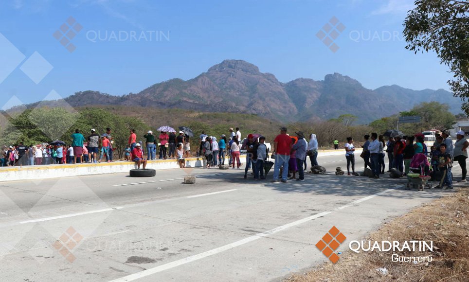 Padres bloquean Autopista del Sol por casi dos horas - bloqueo-autopista-del-sol1