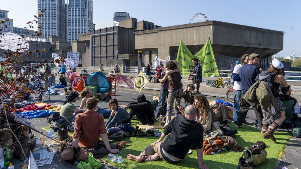 Suman seis días de bloqueos en Londres por movimiento ambientalista
