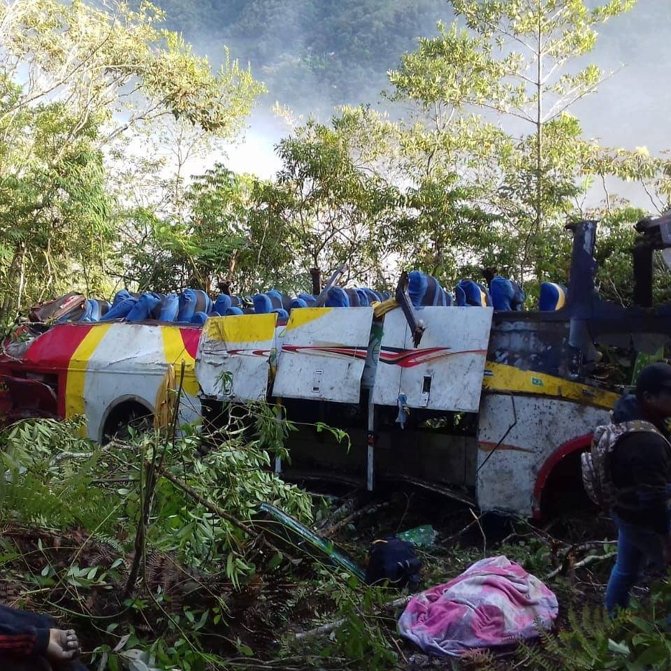 Cae autobús a precipicio con saldo de al menos 17 muertos en Bolivia - bus-bolivia