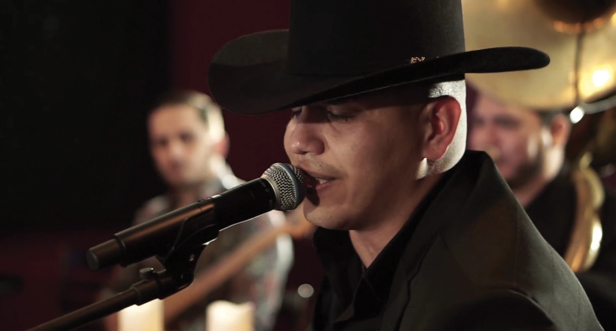 Jovanny Cadena sufre accidente automovilístico Jovanny Cadena sufre accidente automovilístico