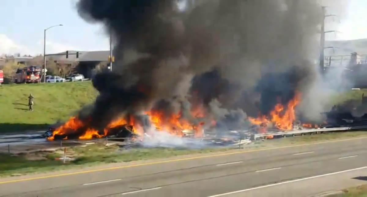 #Video Carambola de 28 autos se incendia en carretera de EE.UU.