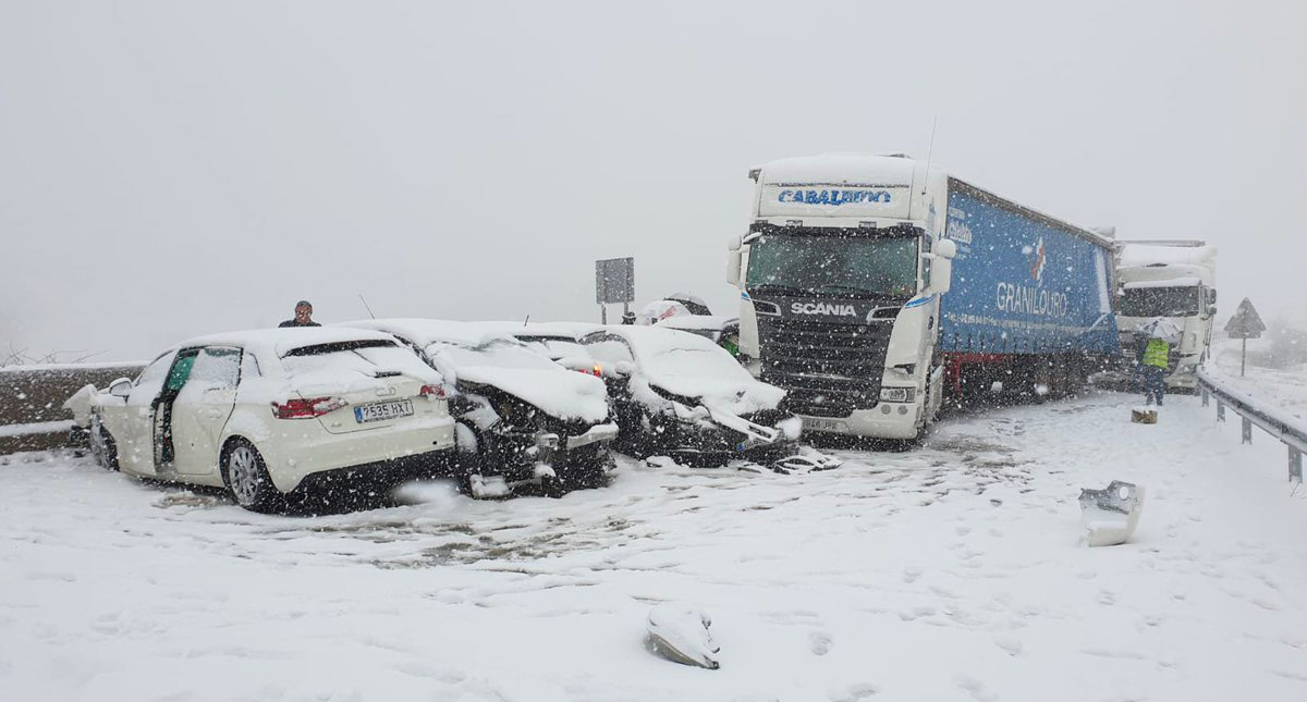 Carambola de más de 50 vehículos en Madrid deja 35 heridos
