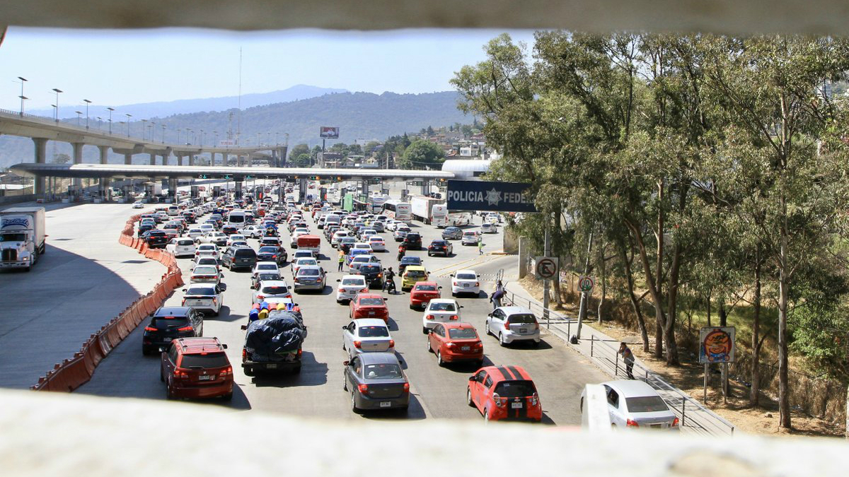 Manifestantes toman caseta de la autopista México-Cuernavaca