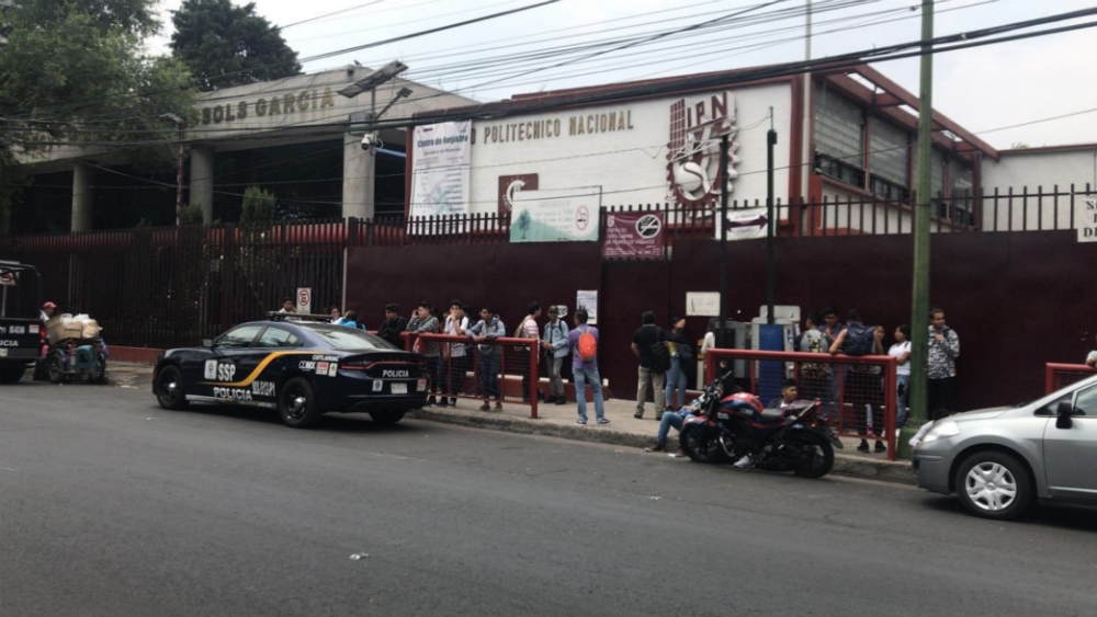 Tras desalojo por amenaza de bomba, reanudan labores en CECyT 8 del IPN