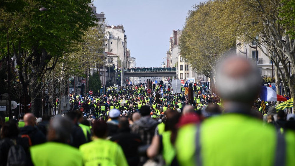 Chalecos amarillos protestan en medio de prohibiciones