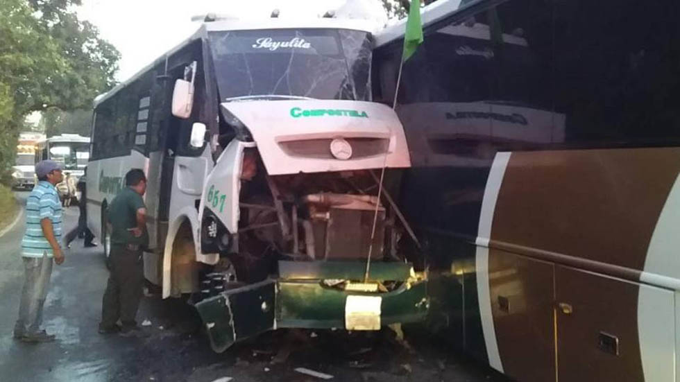 Choque entre camiones en Bahía de Banderas deja un muerto Choque entre camiones en Bahía de Banderas deja un muerto