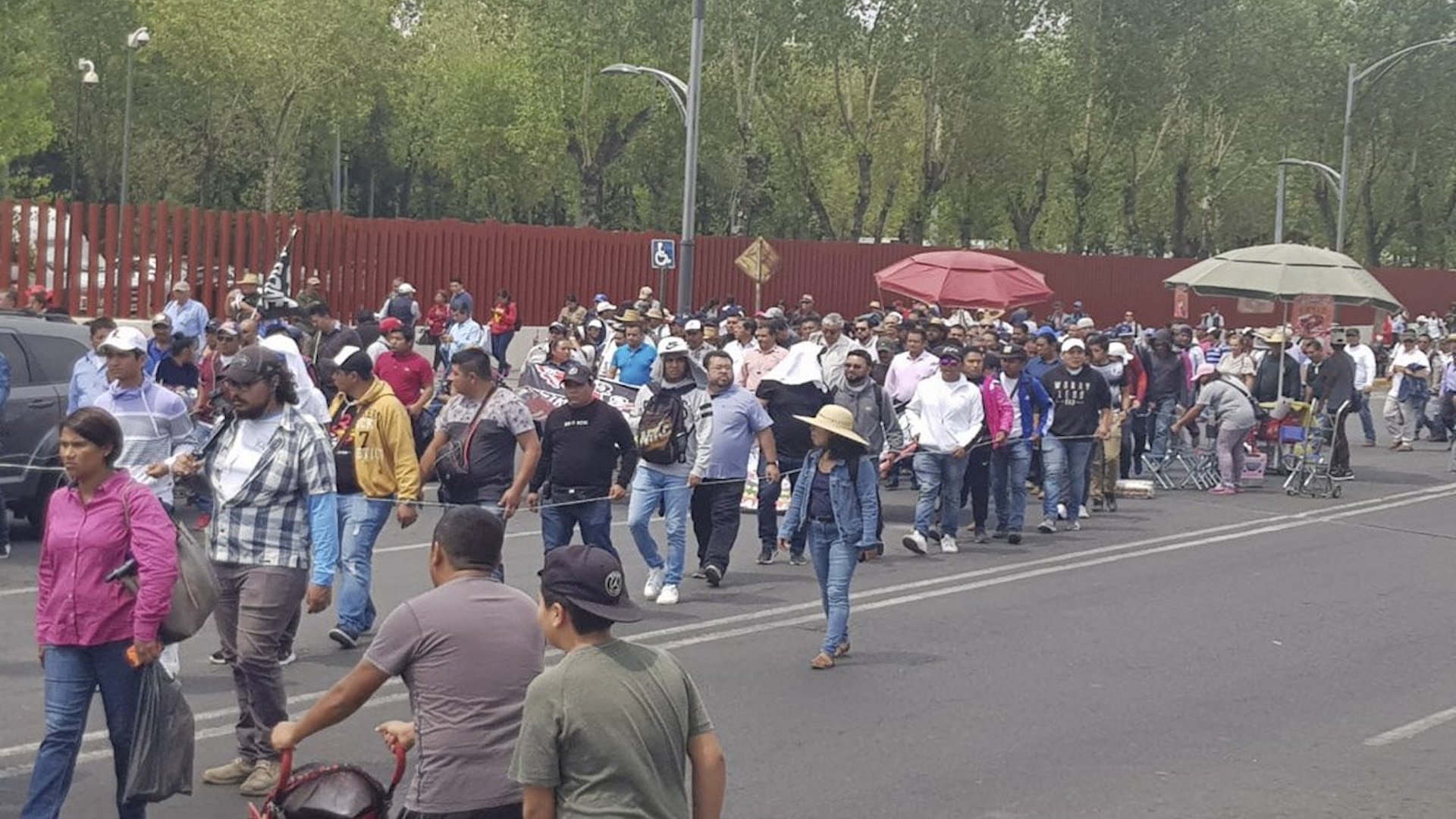 Paro indefinido y bloqueos si se aprueba reforma educativa: CNTE Paro indefinido y bloqueos si se aprueba reforma educativa: CNTE