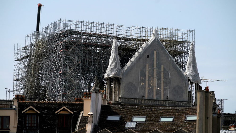 Inician obras para proteger de lluvia a Notre-Dame