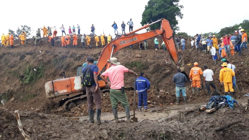 Aumenta a 28 el número de muertos por derrumbe en Colombia