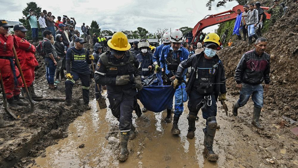Recuperan 33 cuerpos tras alud de tierra en suroeste de Colombia