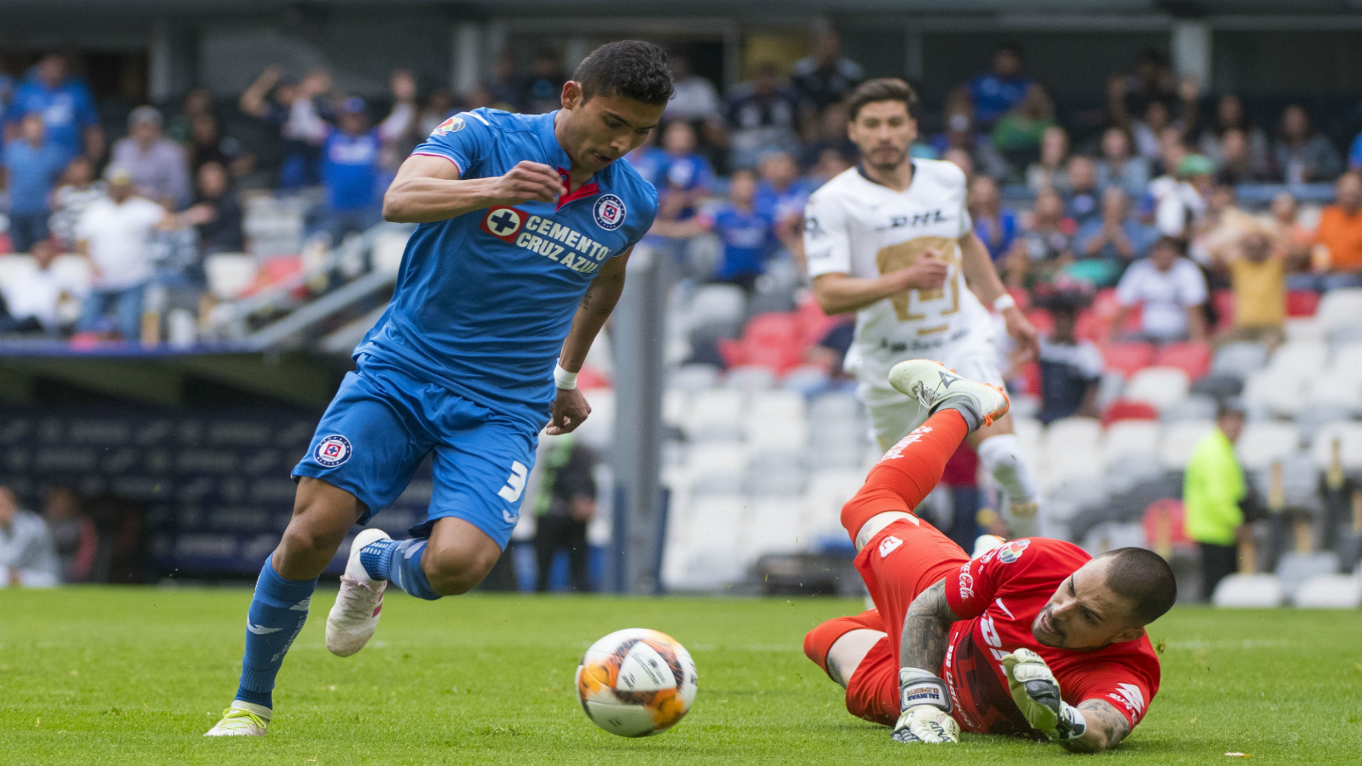 Cruz Azul vence a Pumas y lo deja virtualmente fuera de la liguilla