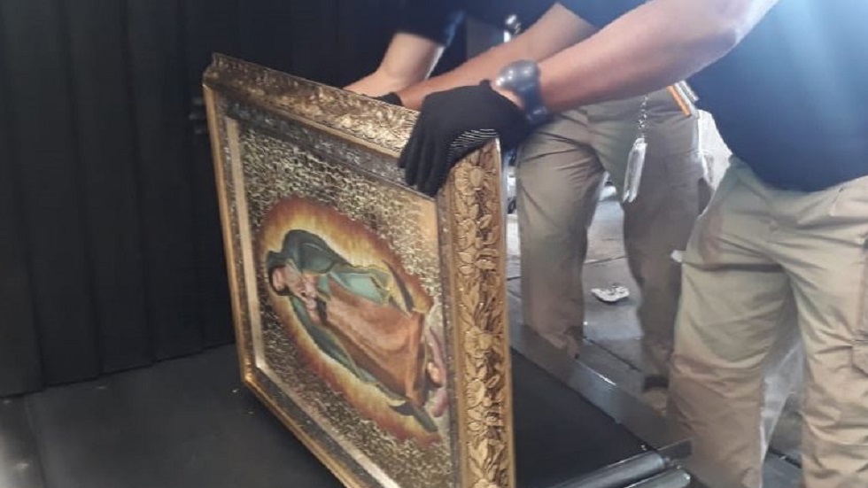 Aseguran metanfetamina en cuadros de la virgen en el AICM