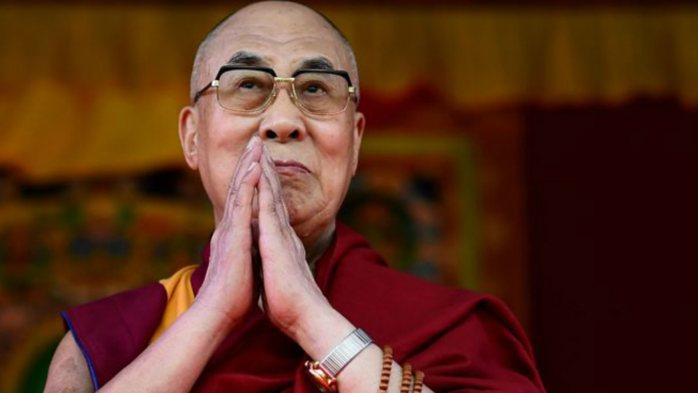Internan en hospital al Dalai Lama por infección pulmonar