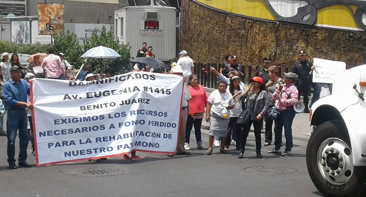 Damnificados del 19S bloquean Insurgentes Sur - damnificdos-en-insurgentes-sur