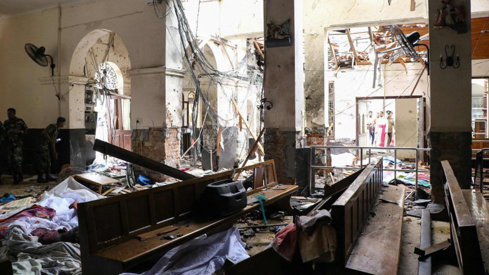 Atentados dejan al menos 207 muertos en Sri Lanka - danos-en-la-iglesia-san-antonio