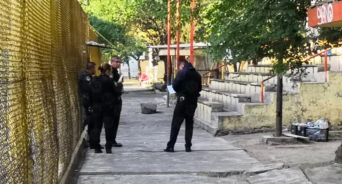 Encuentran cadáver de joven en el deportivo Plutarco Elías Calles