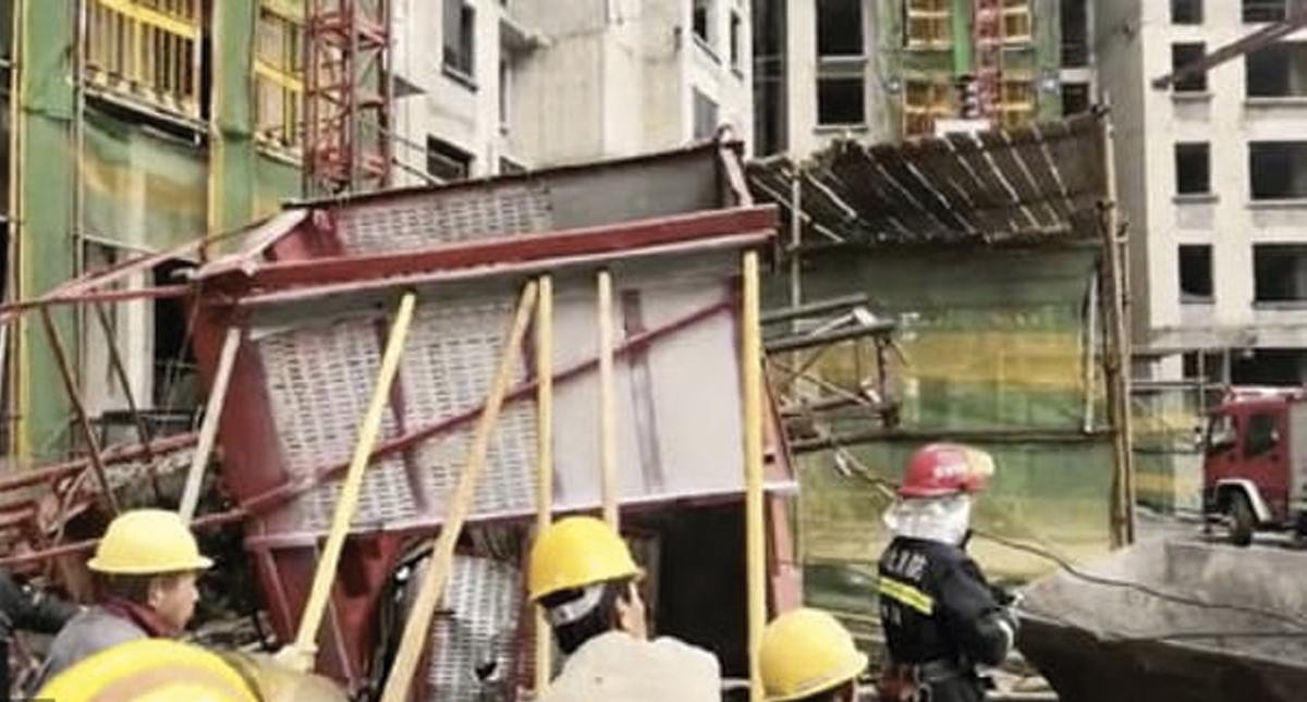 Mueren 11 personas tras desplomarse elevador en China