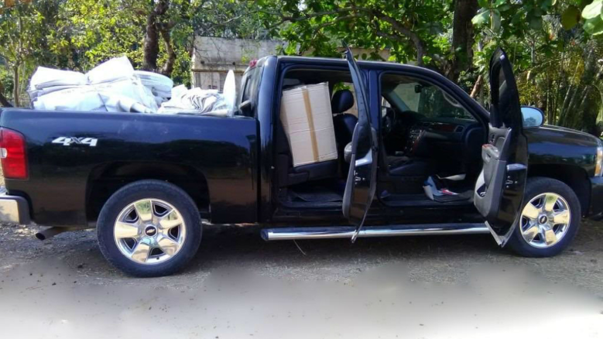 Detienen a tres y aseguran vehículos robados en Minatitlán