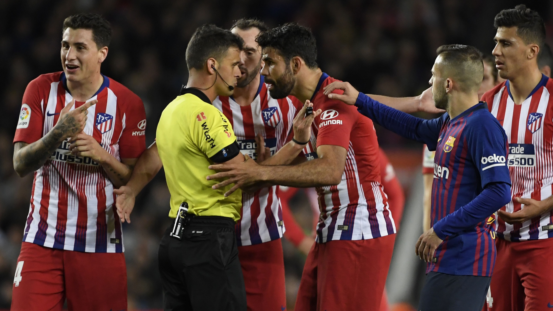 Suspenden ocho partidos a Diego Costa por insultar a árbitro