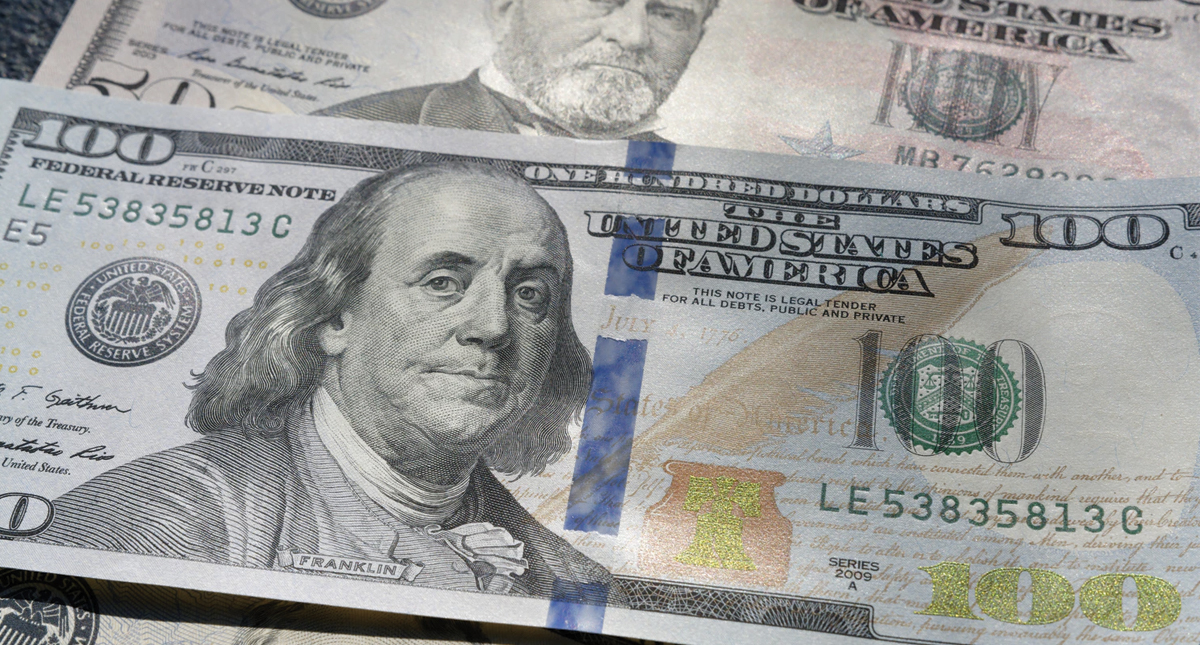 Dólar gana 14 centavos y cierra en 19.30 pesos