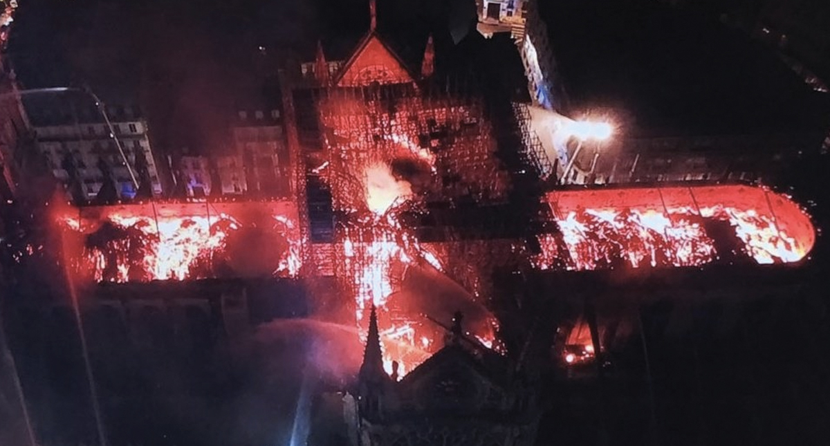 Sin indicios de un acto voluntario en incendio de Notre-Dame: fiscalía