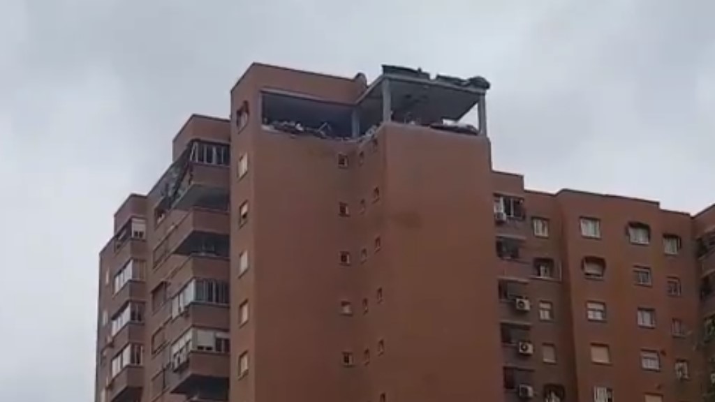 #Video Explosión de gas acaba con piso de edificio en Madrid