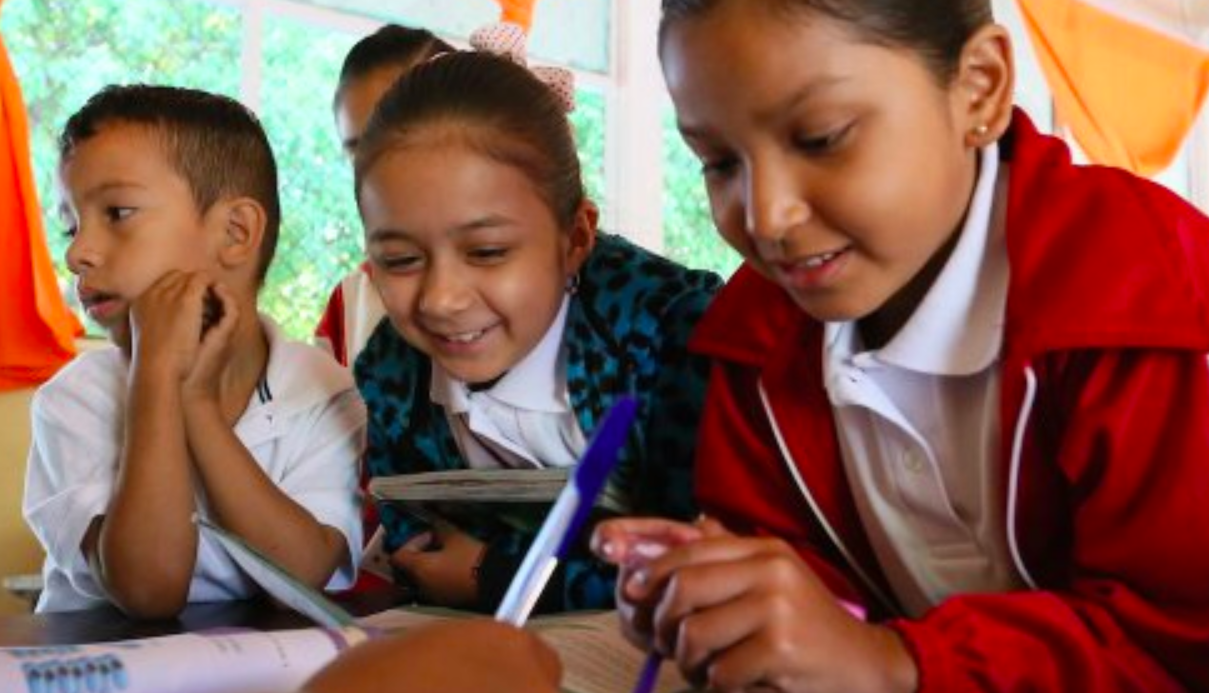 Educación no debe estar sujeta a cuestiones políticas: Iglesia