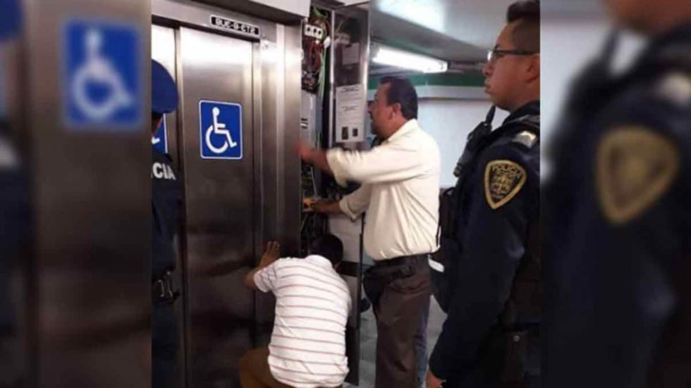 Elevador del Metro atrapa a seis personas en Línea B