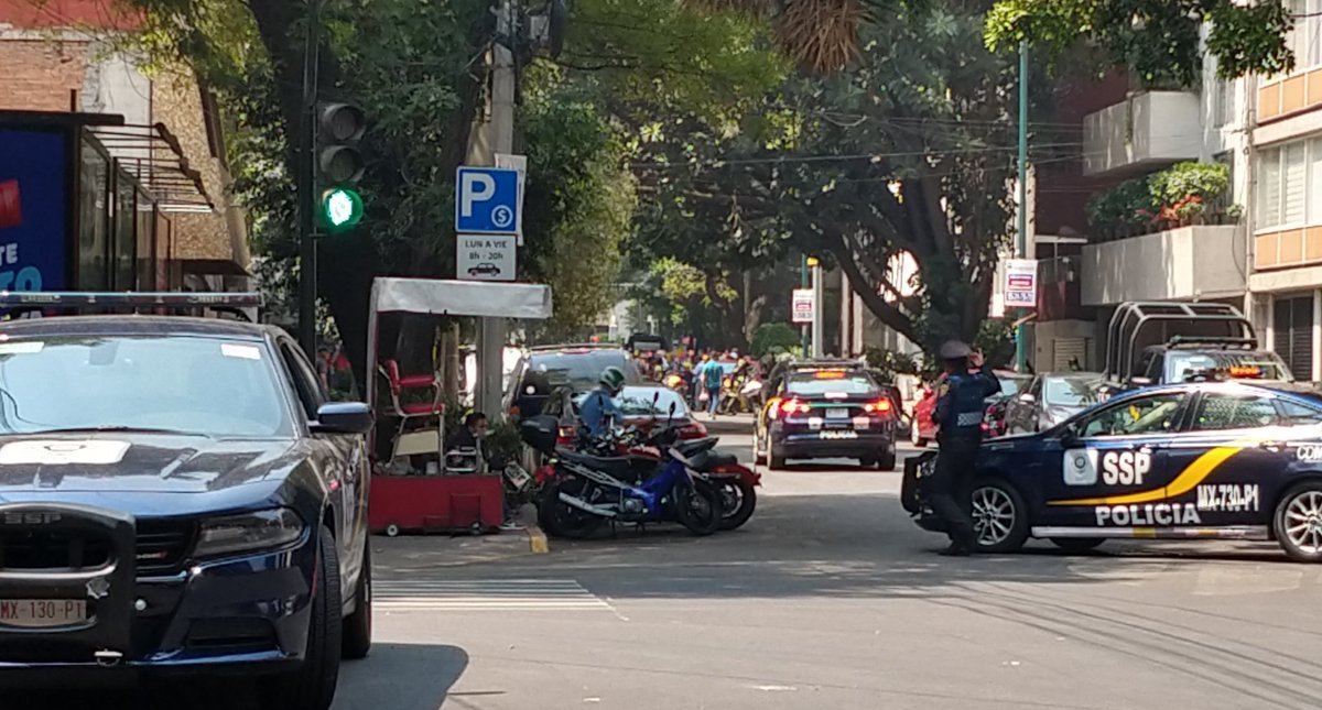 Protestan frente a la Embajada de Venezuela en México