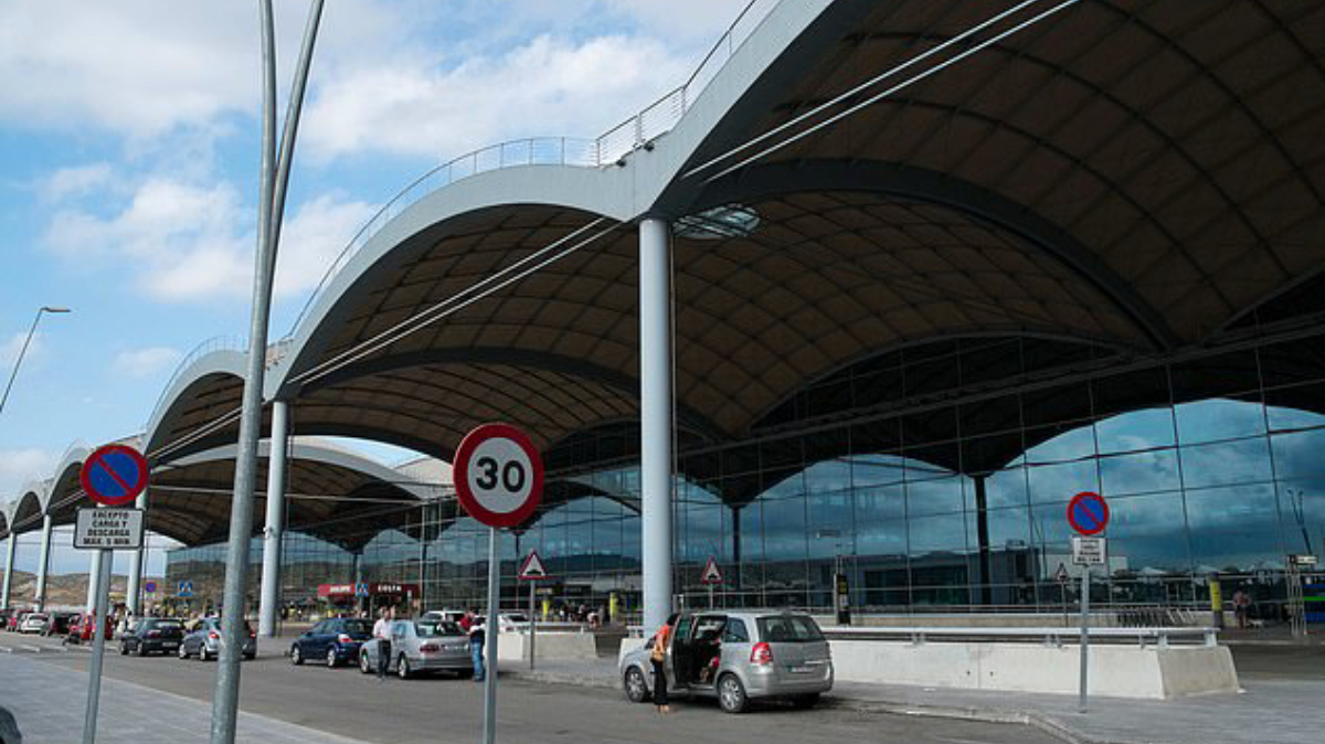 Desalojan a equipo de futbol de avión por viajar alcoholizados