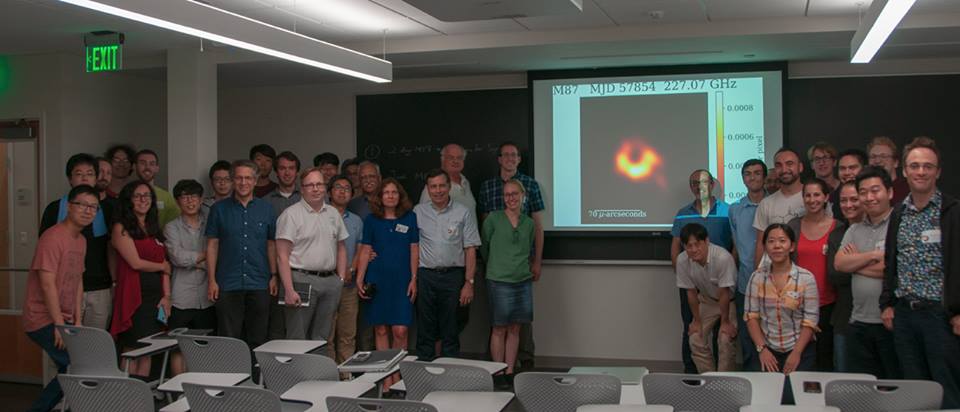 Cuestionan trabajo de doctora del MIT en fotografía de agujero negro - equipo-que-trabajo-para-fotografiar-el-primer-agujero-negro