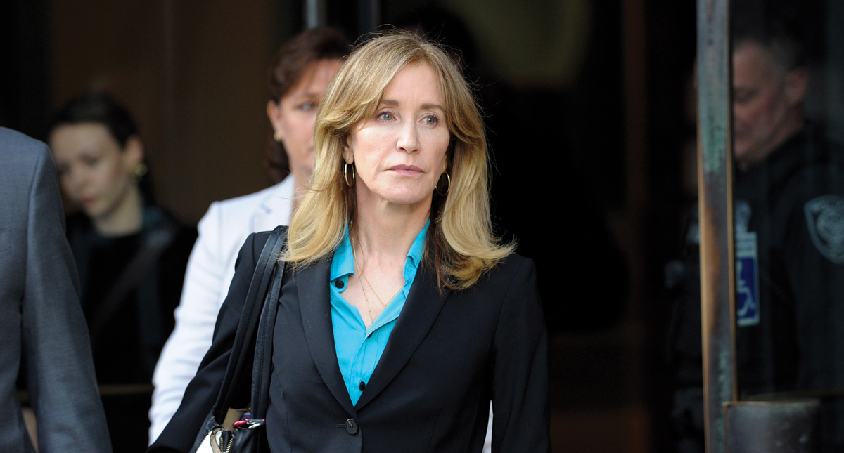 Felicity Huffman se declarará culpable por sobornos a universidad