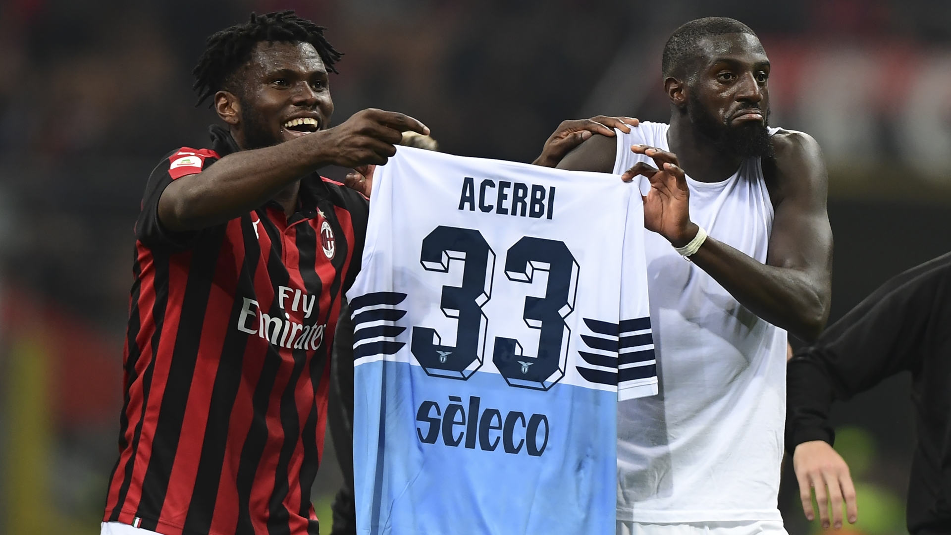 #Video Lanzan insultos racistas a mediocampista del Milán