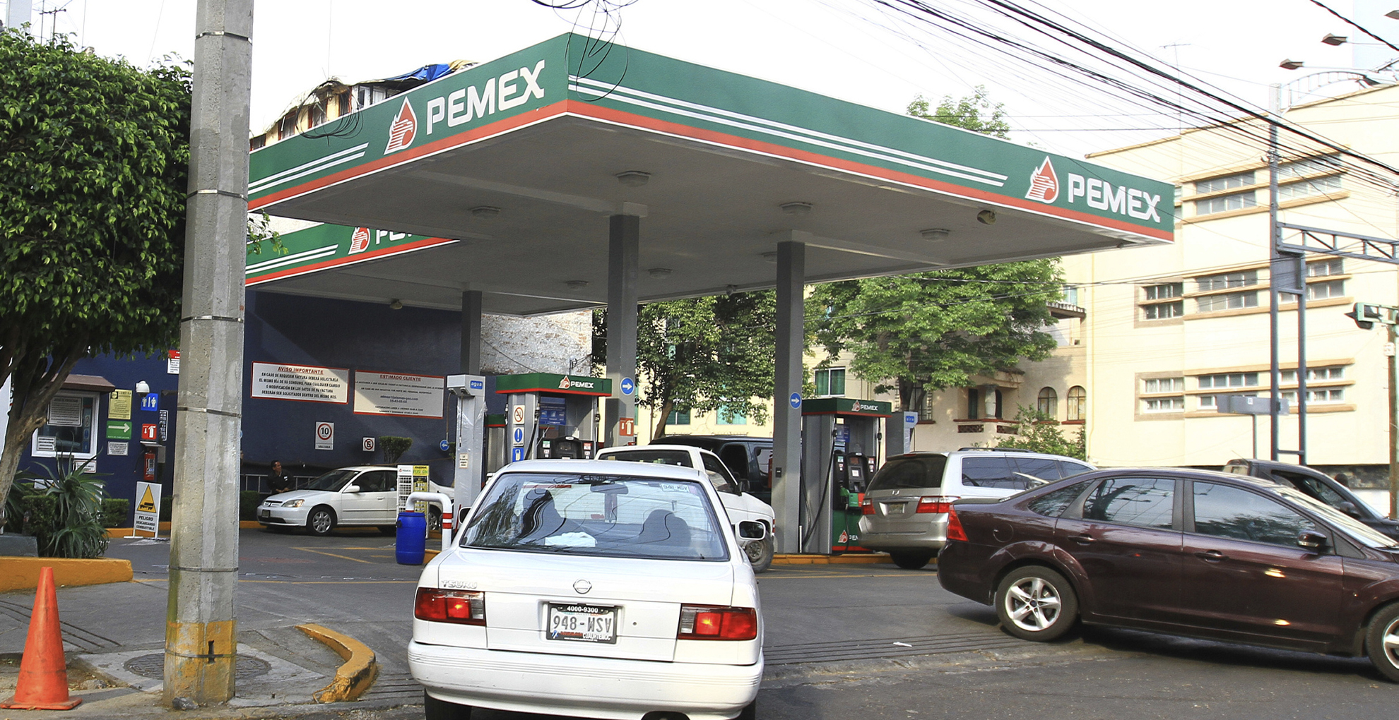 Culpa AMLO a gasolineros por altos precios en los combustibles