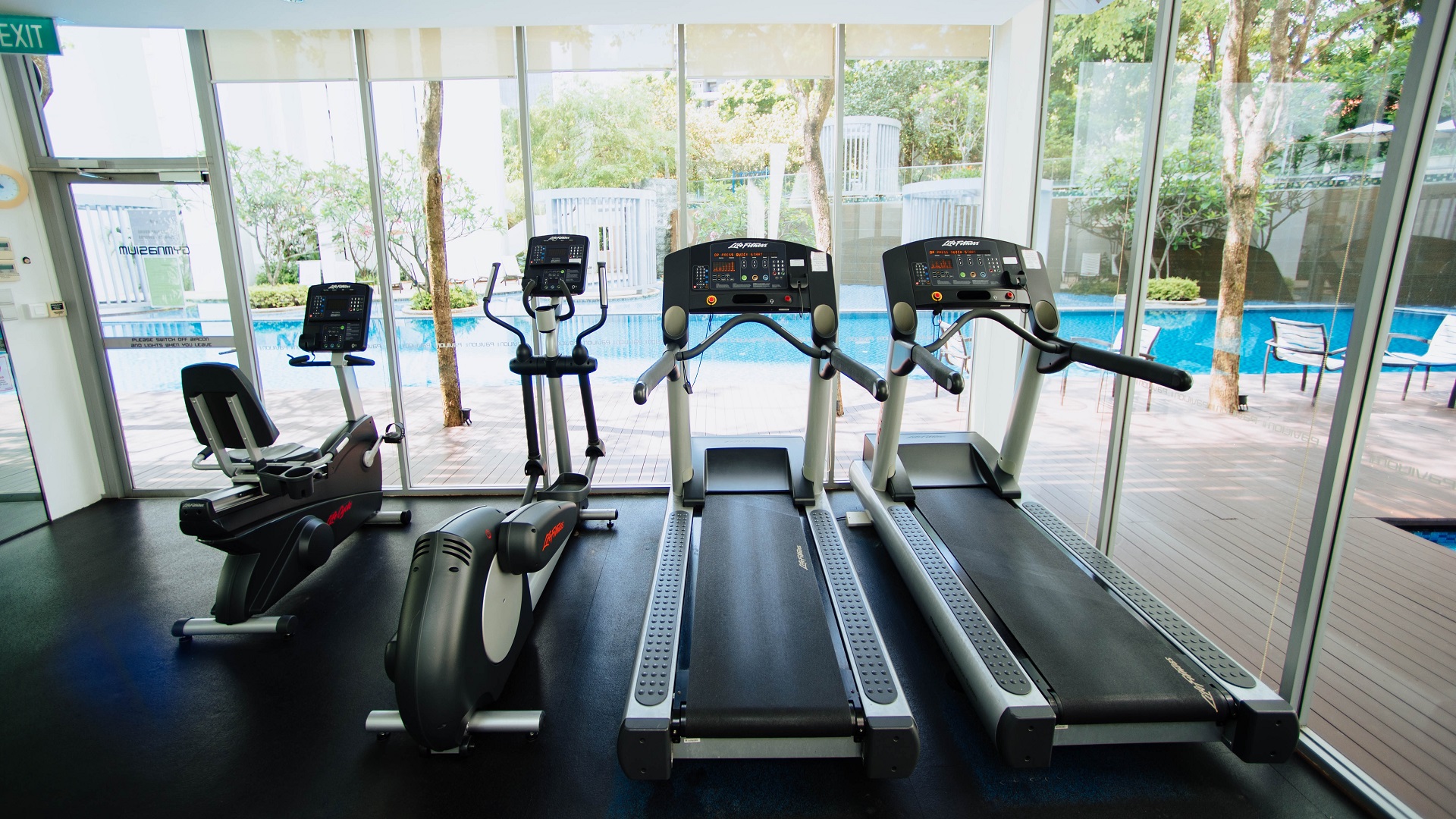 Ejercitarse una hora a la semana retrasa problemas en articulaciones - gimnasio