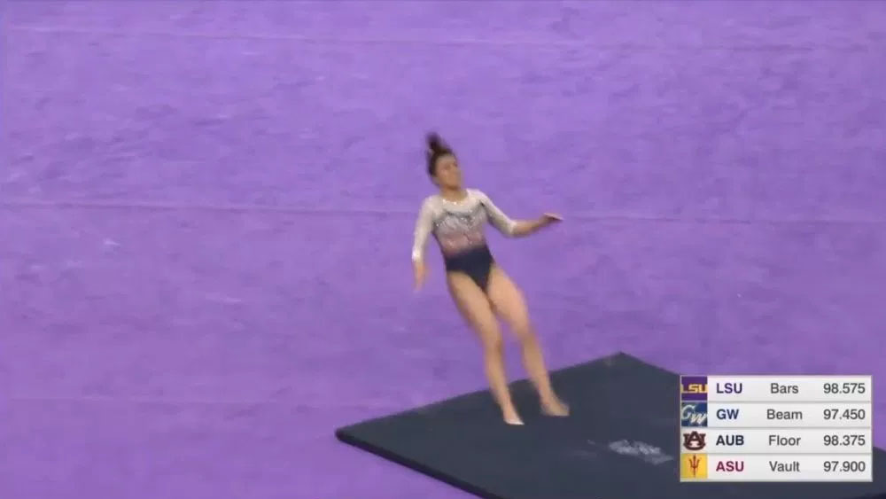 #Video Gimnasta se fractura ambas piernas durante campeonato regional