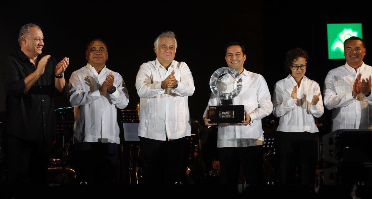 #Video Yucatán recibe estafeta para el Tianguis Turístico 2020 - gobernador-de-yucatan-recibiendo-estafeta-del-tianguis-turistico