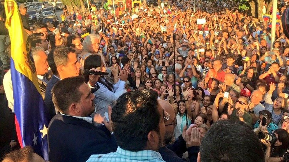 Seguidores de Guaidó y Maduro se movilizan en Venezuela