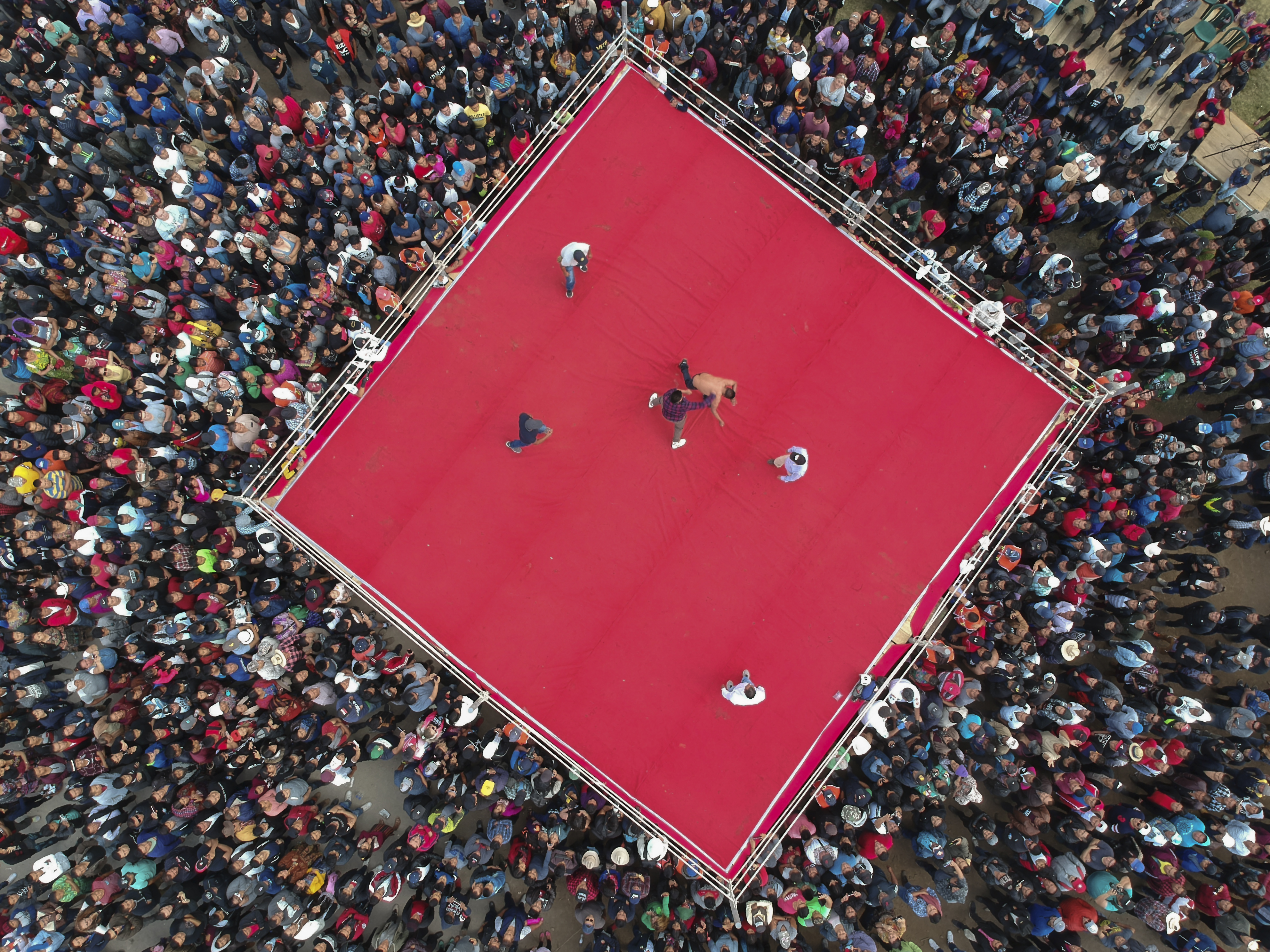 Viernes Santo, ritual de puñetazos en aldea maya de Guatemala