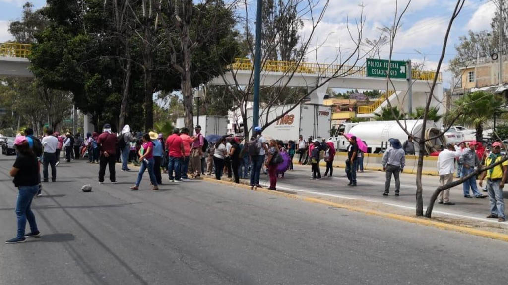 Maestros de la Coordinadora vandalizan Congreso de Guerrero