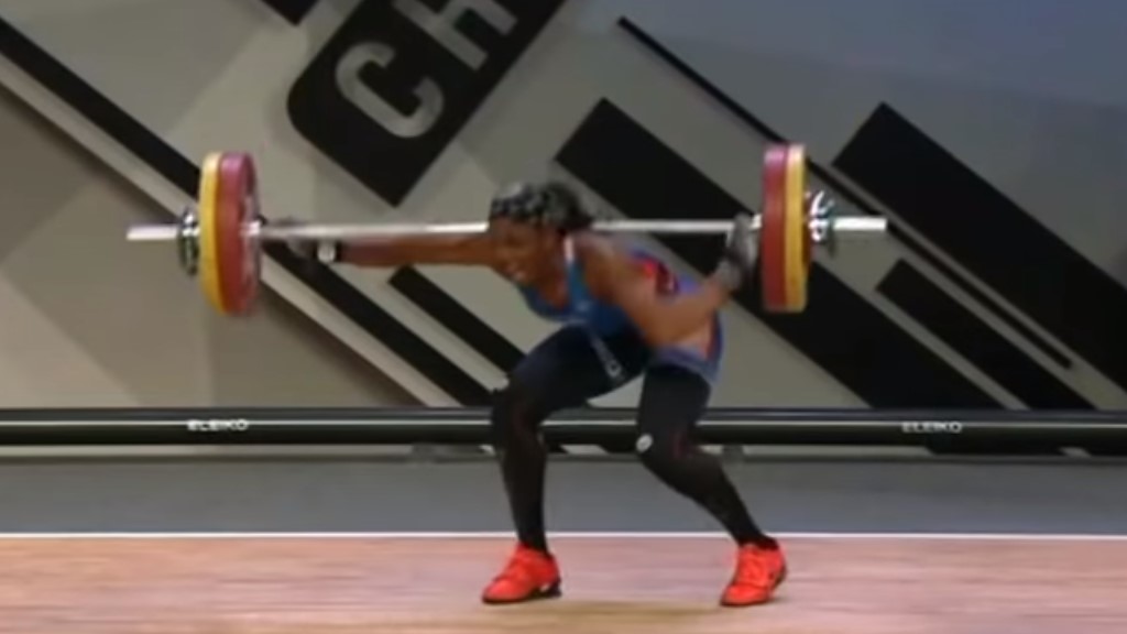 #Video Haltera se fractura el codo al levantar pesa de 107 kg